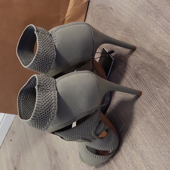 Zara l woman l Heels l Size 6.5 l Euro 37 Ladies Zara heels sage green - Picture 7 of 7